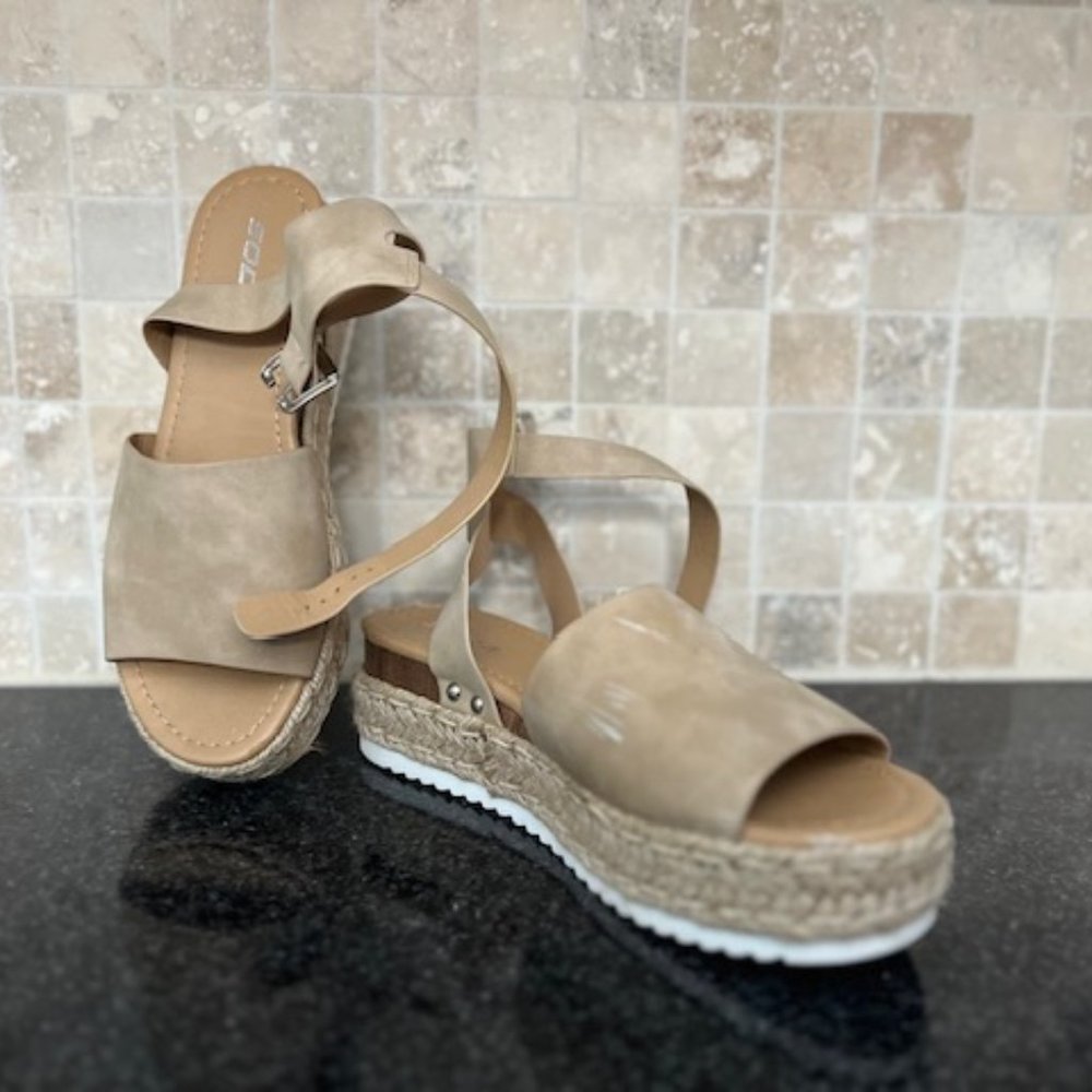 Soda Topic Platforms size 10